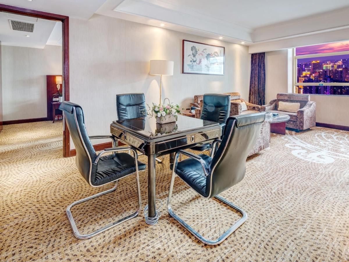 Days Hotel & Suites China Town---Five Minutes To Reach Changsha Station, The Metro Line 2 & Line 6 Are Nearby,Free Gym & Laundromat,Chinese And Western Buffet Breakfast Is Offered On The 31St Floor Ngoại thất bức ảnh