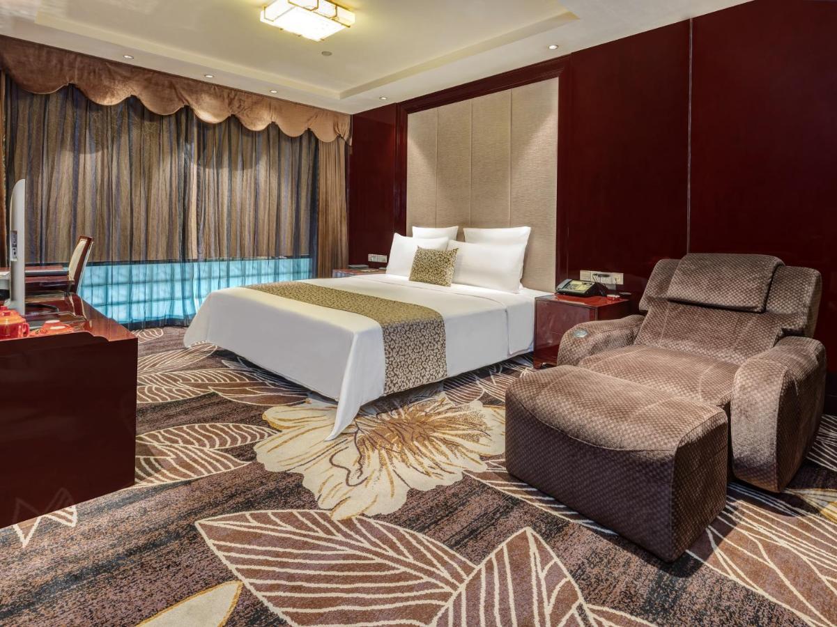 Days Hotel & Suites China Town---Five Minutes To Reach Changsha Station, The Metro Line 2 & Line 6 Are Nearby,Free Gym & Laundromat,Chinese And Western Buffet Breakfast Is Offered On The 31St Floor Ngoại thất bức ảnh