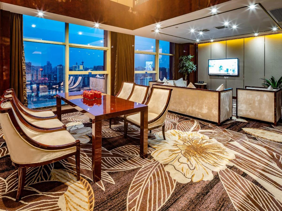 Days Hotel & Suites China Town---Five Minutes To Reach Changsha Station, The Metro Line 2 & Line 6 Are Nearby,Free Gym & Laundromat,Chinese And Western Buffet Breakfast Is Offered On The 31St Floor Ngoại thất bức ảnh