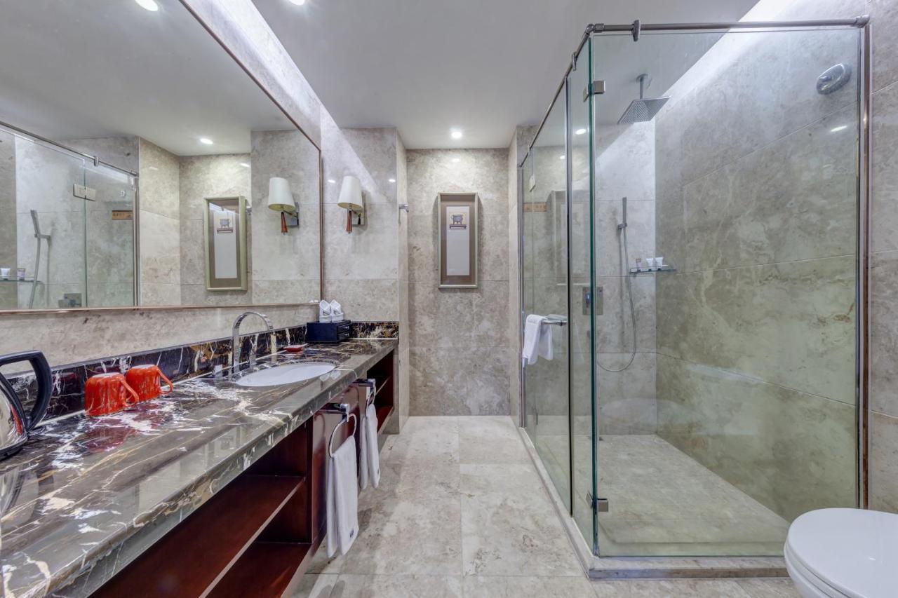 Days Hotel & Suites China Town---Five Minutes To Reach Changsha Station, The Metro Line 2 & Line 6 Are Nearby,Free Gym & Laundromat,Chinese And Western Buffet Breakfast Is Offered On The 31St Floor Ngoại thất bức ảnh