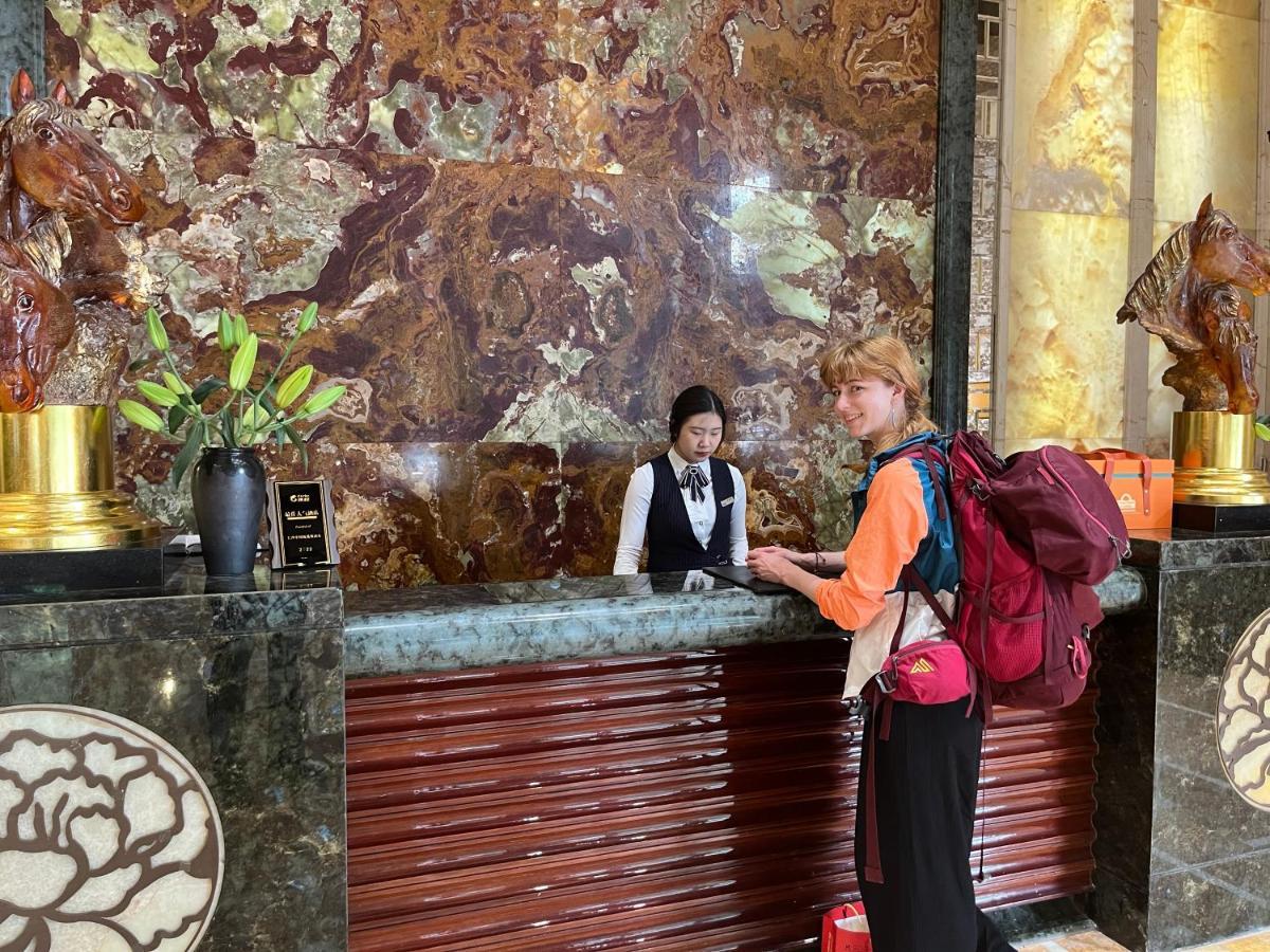 Days Hotel & Suites China Town---Five Minutes To Reach Changsha Station, The Metro Line 2 & Line 6 Are Nearby,Free Gym & Laundromat,Chinese And Western Buffet Breakfast Is Offered On The 31St Floor Ngoại thất bức ảnh