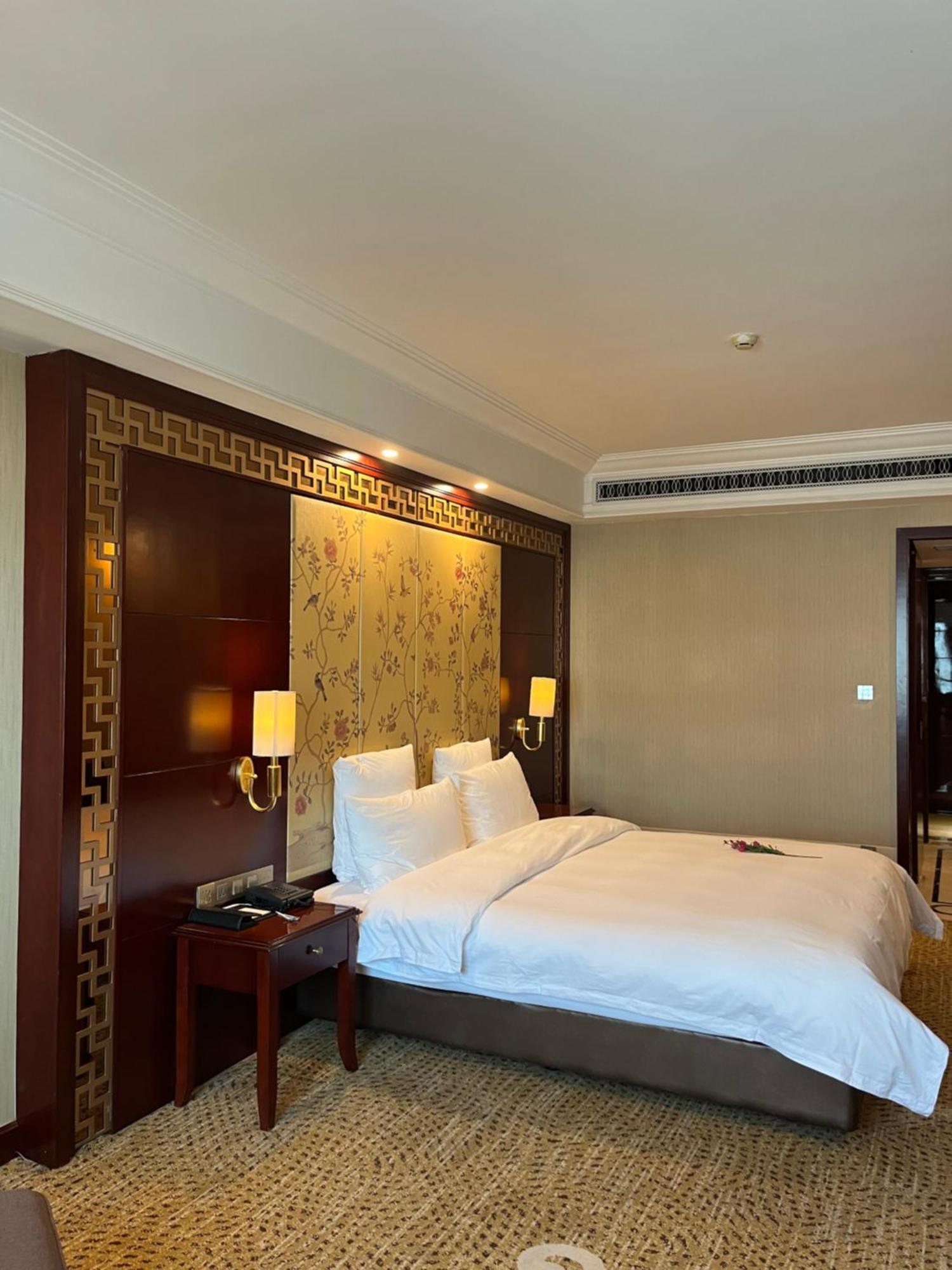 Days Hotel & Suites China Town---Five Minutes To Reach Changsha Station, The Metro Line 2 & Line 6 Are Nearby,Free Gym & Laundromat,Chinese And Western Buffet Breakfast Is Offered On The 31St Floor Ngoại thất bức ảnh