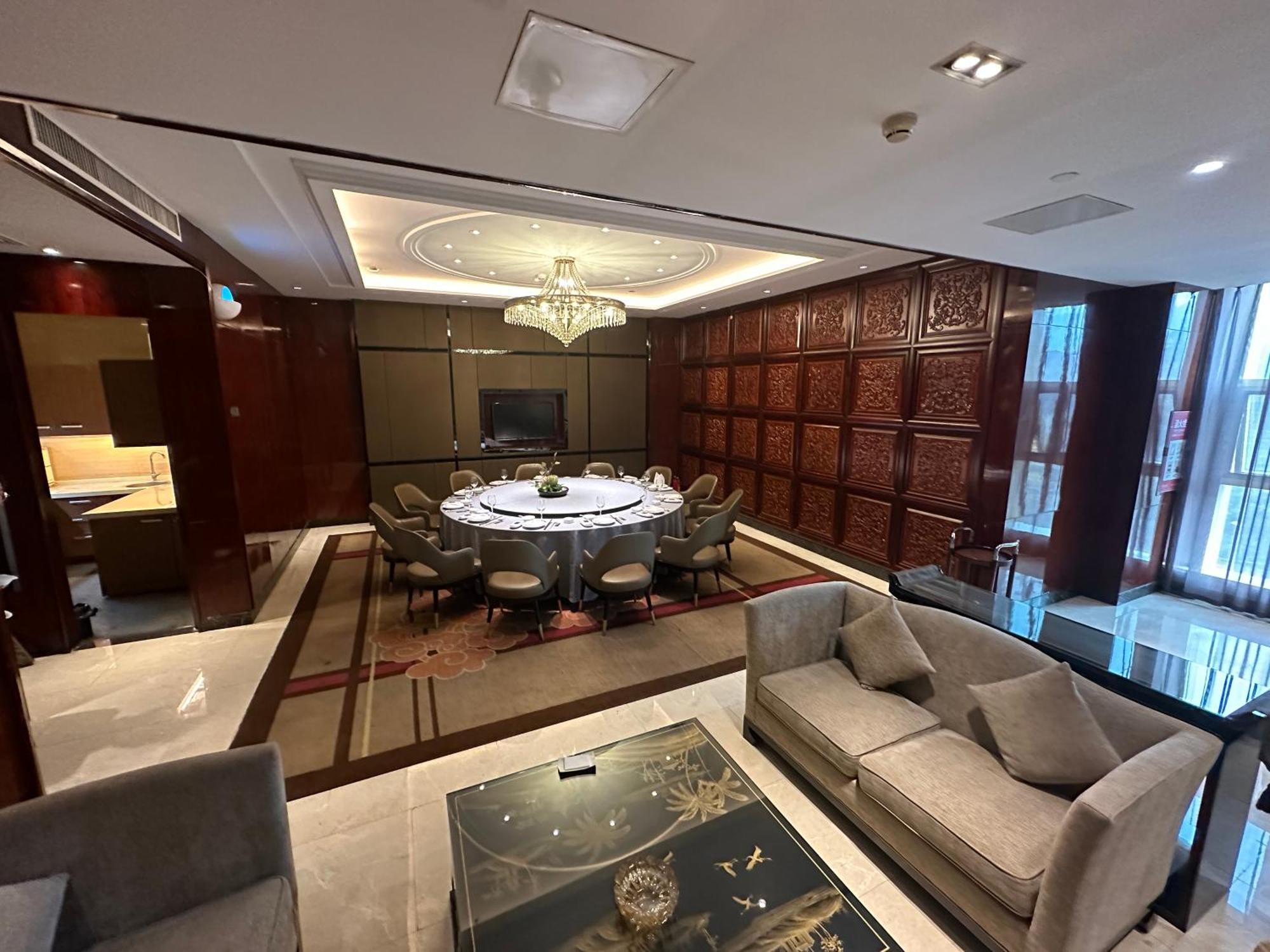 Days Hotel & Suites China Town---Five Minutes To Reach Changsha Station, The Metro Line 2 & Line 6 Are Nearby,Free Gym & Laundromat,Chinese And Western Buffet Breakfast Is Offered On The 31St Floor Ngoại thất bức ảnh