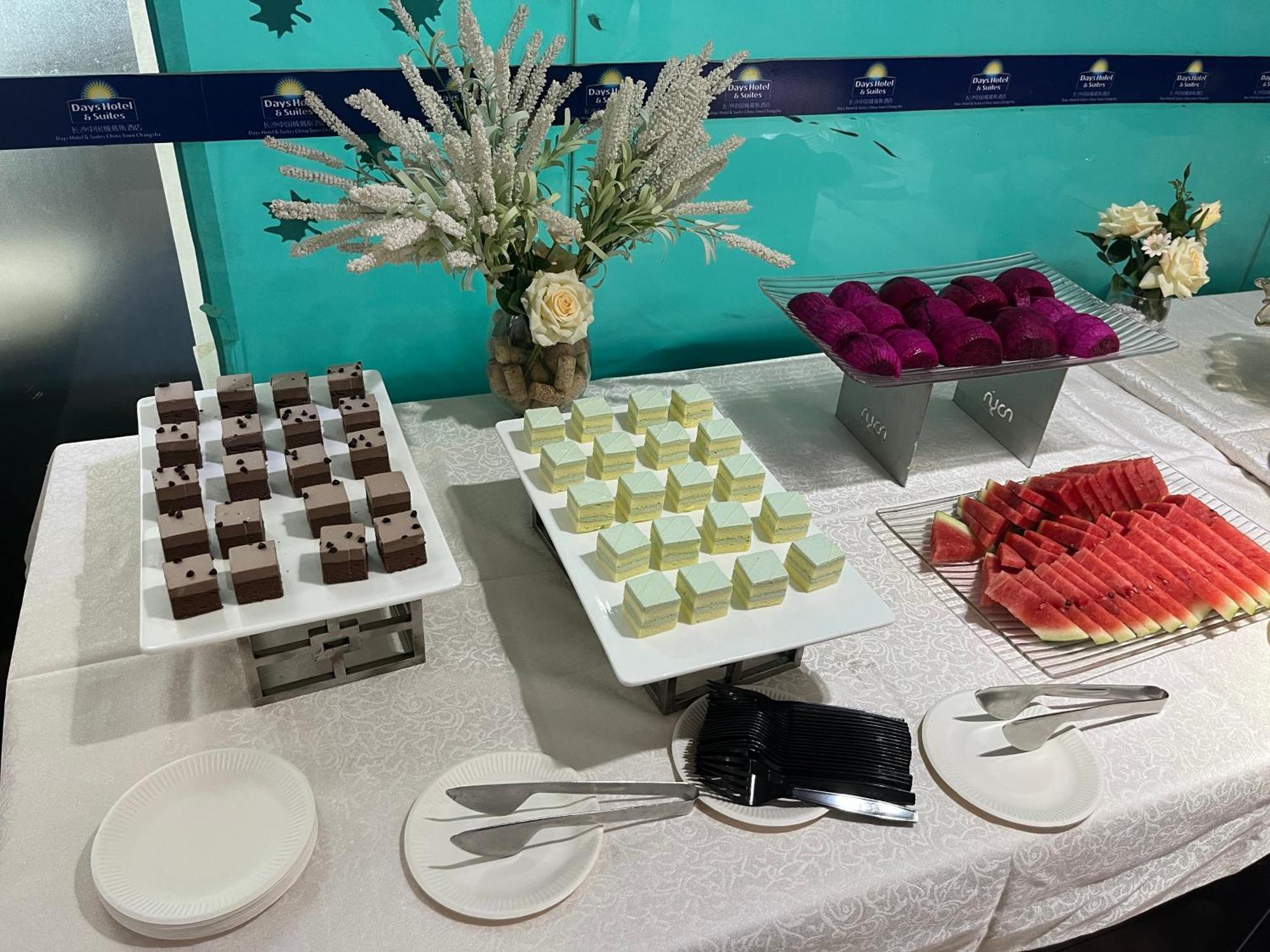Days Hotel & Suites China Town---Five Minutes To Reach Changsha Station, The Metro Line 2 & Line 6 Are Nearby,Free Gym & Laundromat,Chinese And Western Buffet Breakfast Is Offered On The 31St Floor Ngoại thất bức ảnh
